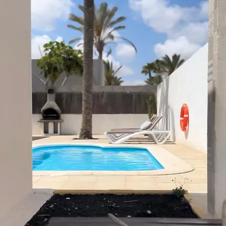 וילה House Boho Palm With Private Heated Pool And Garden, 3 Bedrooms, Wi-fi קורלחו