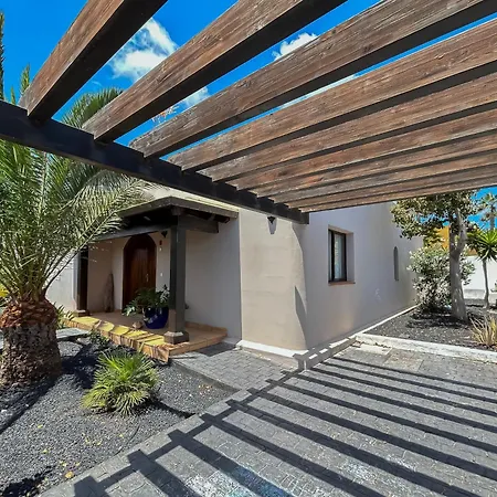 וילה House Boho Palm With Private Heated Pool And Garden, 3 Bedrooms, Wi-fi קורלחו
