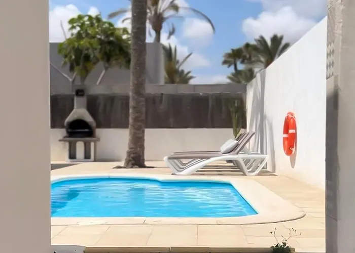 Villa House Boho Palm With Private Heated Pool And Garden, 3 Bedrooms, Wi-fi Corralejo