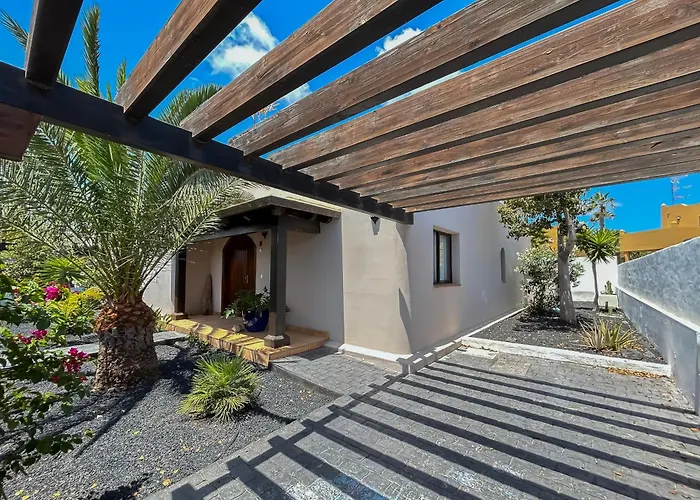 Villa House Boho Palm With Private Heated Pool And Garden, 3 Bedrooms, Wi-fi Corralejo