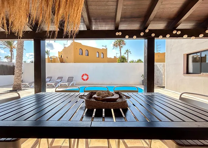 Villa House Boho Palm With Private Heated Pool And Garden, 3 Bedrooms, Wi-fi