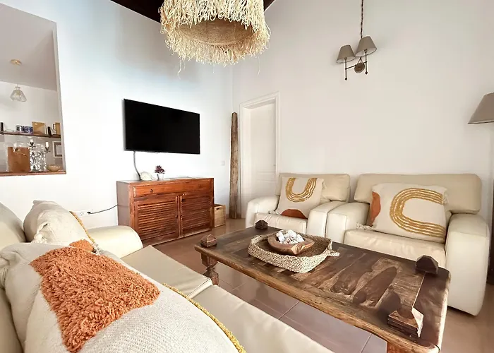 House Boho Palm With Private Heated Pool And Garden, 3 Bedrooms, Wi-fi Коральео